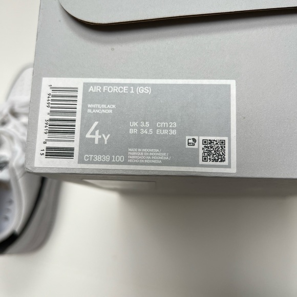 Nike Kids Air Force 1 White/Black Size 4Y - New in Box - Picture 3 of 6